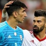 سنگربان تیم ملی کشورمان پشت همتیمی خود درآمد.