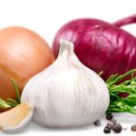 چه افرادی نباید سیر و پیاز بخورند؟
