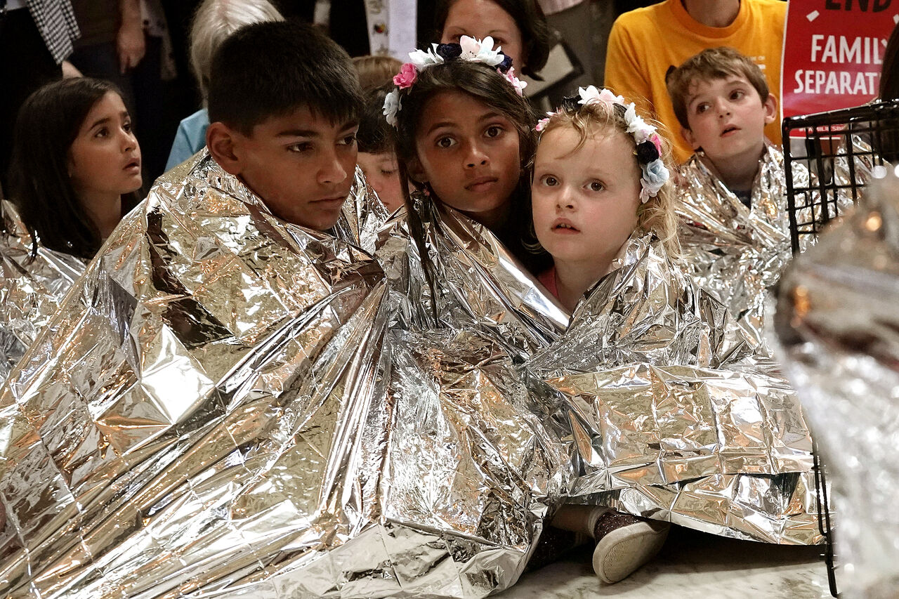 بحران مرزی در آمریکا؛ جداسازی کودکان مهاجر از خانواده‌هایشان به سبک بایدن +عکس و فیلم
