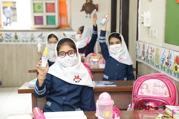 بازگشایی مدارس با رعایت شیوه نامه‌ها/ معلمان و رانندگان سرویس مدارس واکسینه می‌شوند