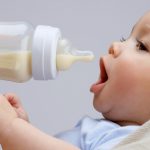 قاچاق شیرخشک نوزادان ایرانی به کشورهای همسایه/ ۶ ماه تا پایان تاریخ انقضای مواد اولیه رسوبی در گمرک فرصت داریم