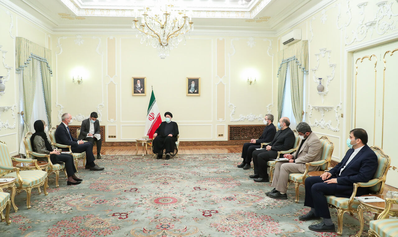 رییس جمهور: تحریم نمی‌تواند مانع توسعه روابط و همکاری‌های ایران با دیگر کشورها شود