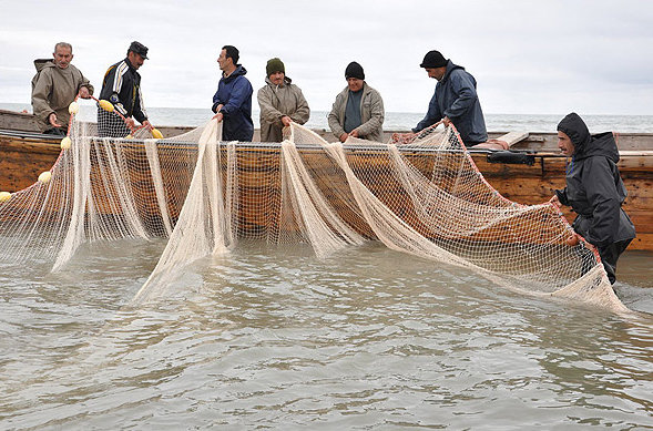  حال ناخوش صیادان مازندرانی / ماهیگیران این روزها طعم آسایش را نمی‌چشند‌
