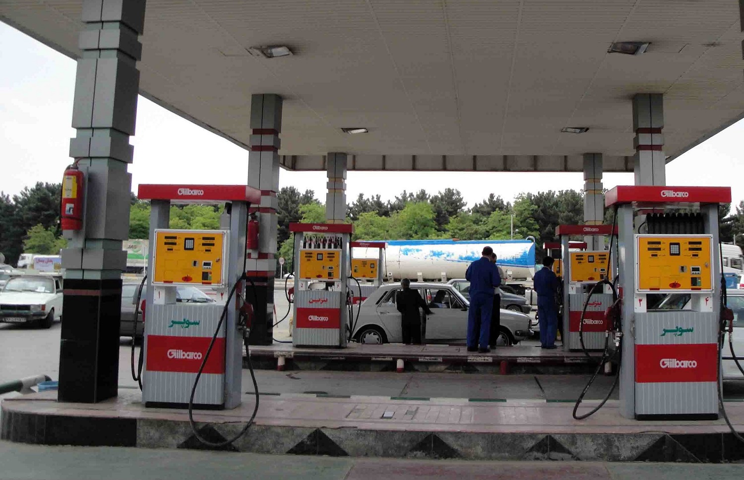 افزایش قیمت بنزین صحت ندارد / اجرای طرح جدید بنزینی به صورت آزمایشی در کیش و قشم