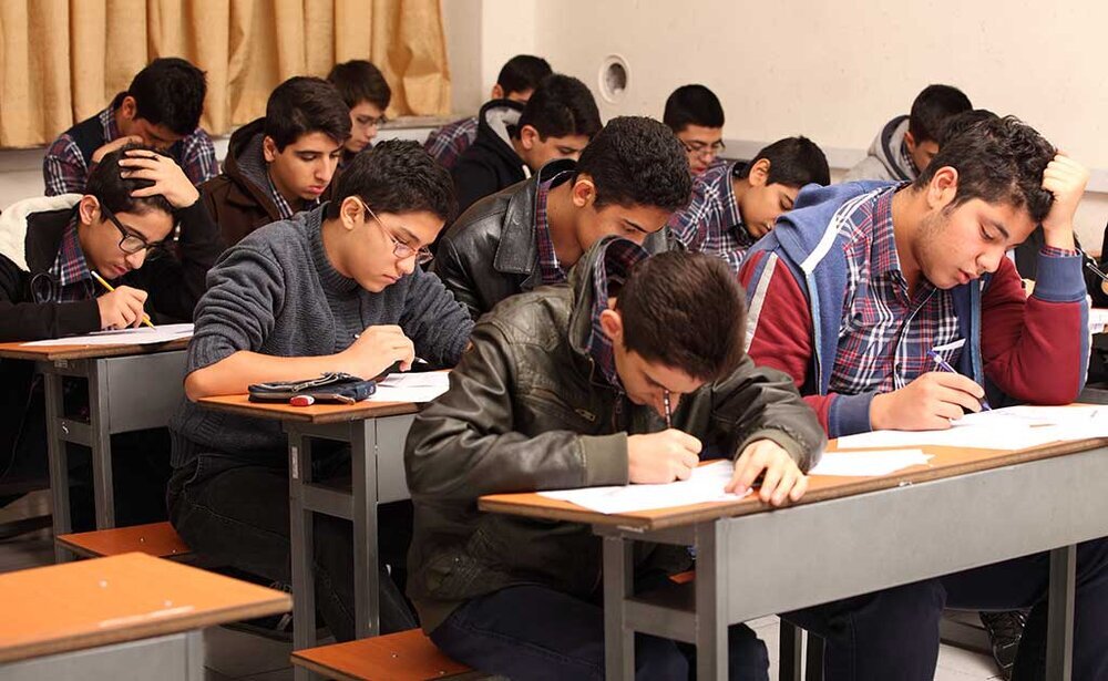 شبکه شاد پاسخگوی نیاز آموزشی کشور نبود / حذف کامل کنکور امکان‌پذیر نیست