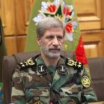 فرمانده کل ارتش: در دفاع از ایران لحظه‌ای درنگ نمی‌کنیم